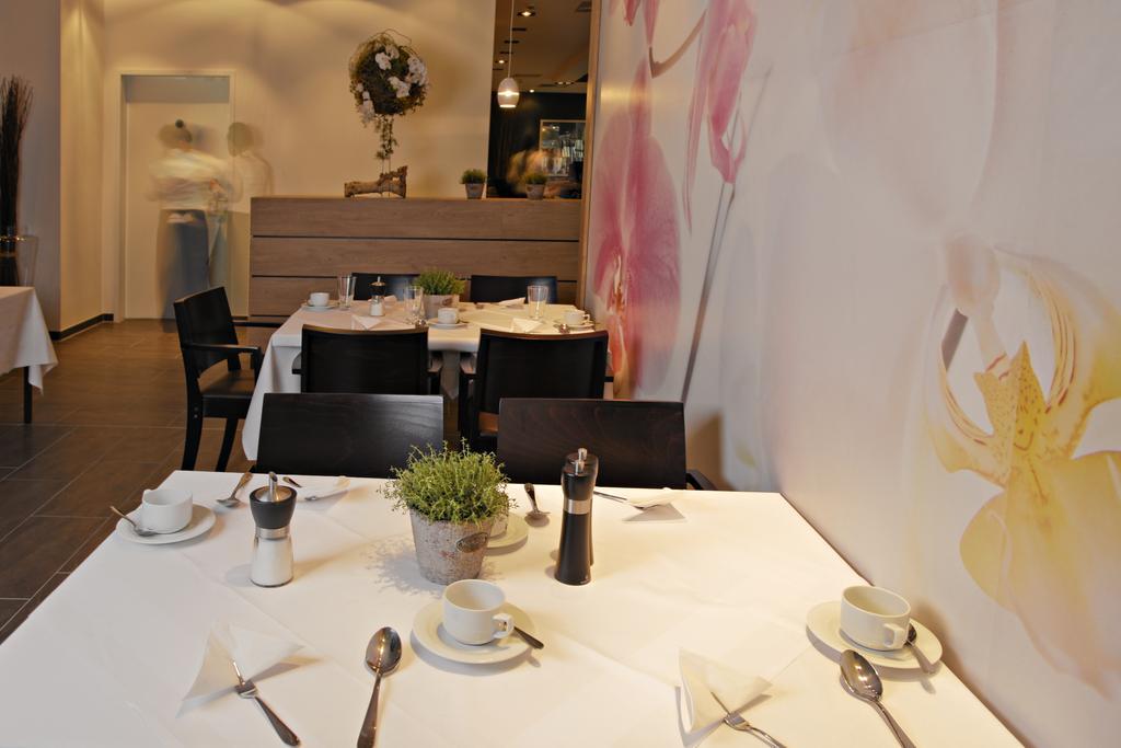 Western Plaza Hotel 4*