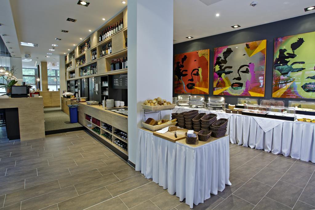 Hotel Western Plaza