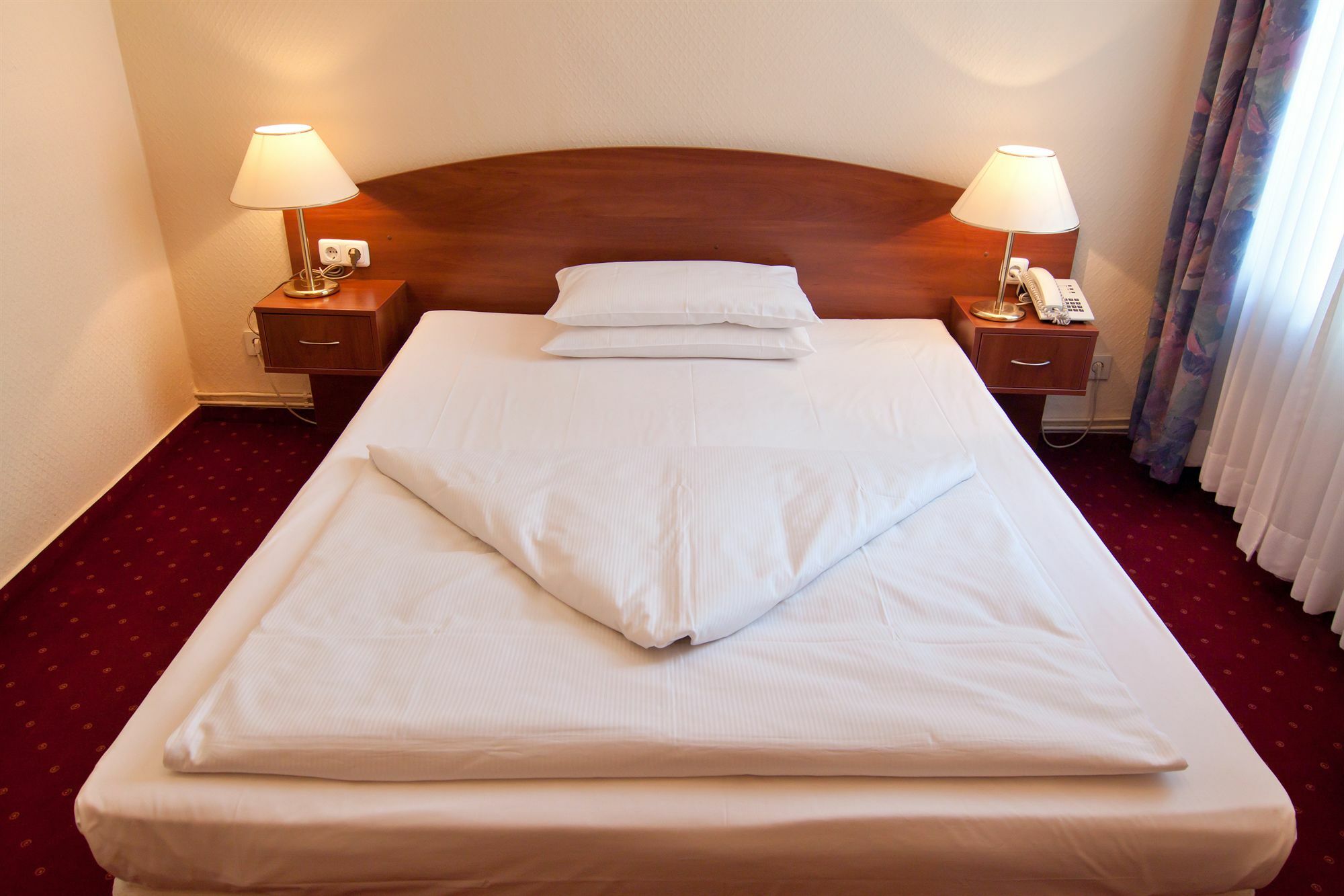 Hotel Novum Kronprinz Hauptbahnhof 3*