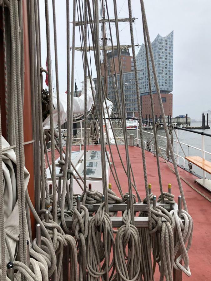 Segelschiff Loth Lorien Botel Hamburg
