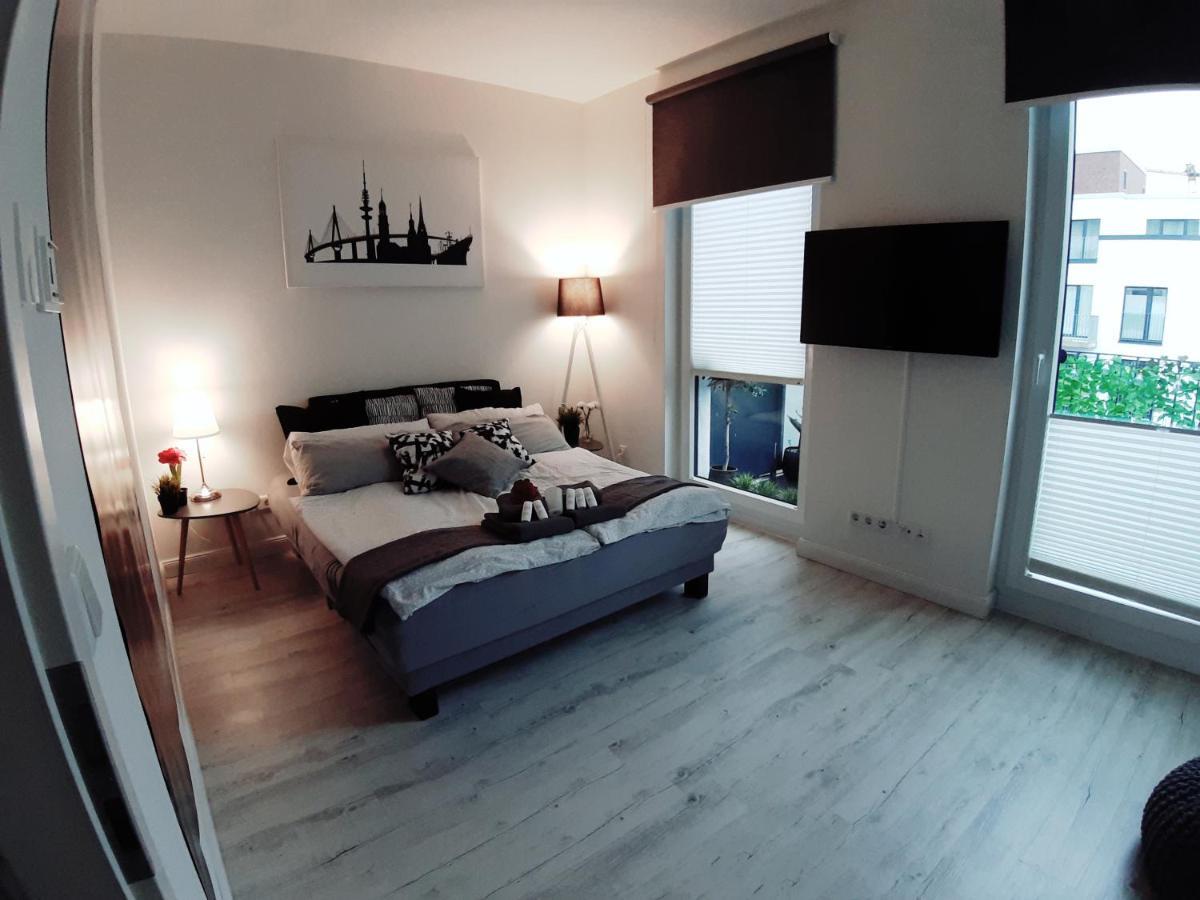 Privatunterkunft Harry Potter Musical fußläufig erreichbar, großes Zimmer mit Balkon, am Kanal, sehr zentral, Hafencity nah
