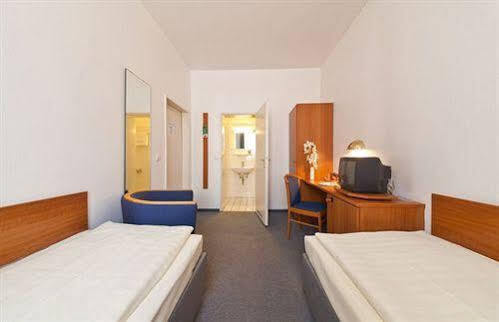 Hotel Centrum Commerz Am Bahnhof Altona 2*