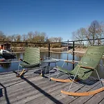 Wunderschoenes Hausboot Agathe