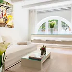 White Apartment Hamburg