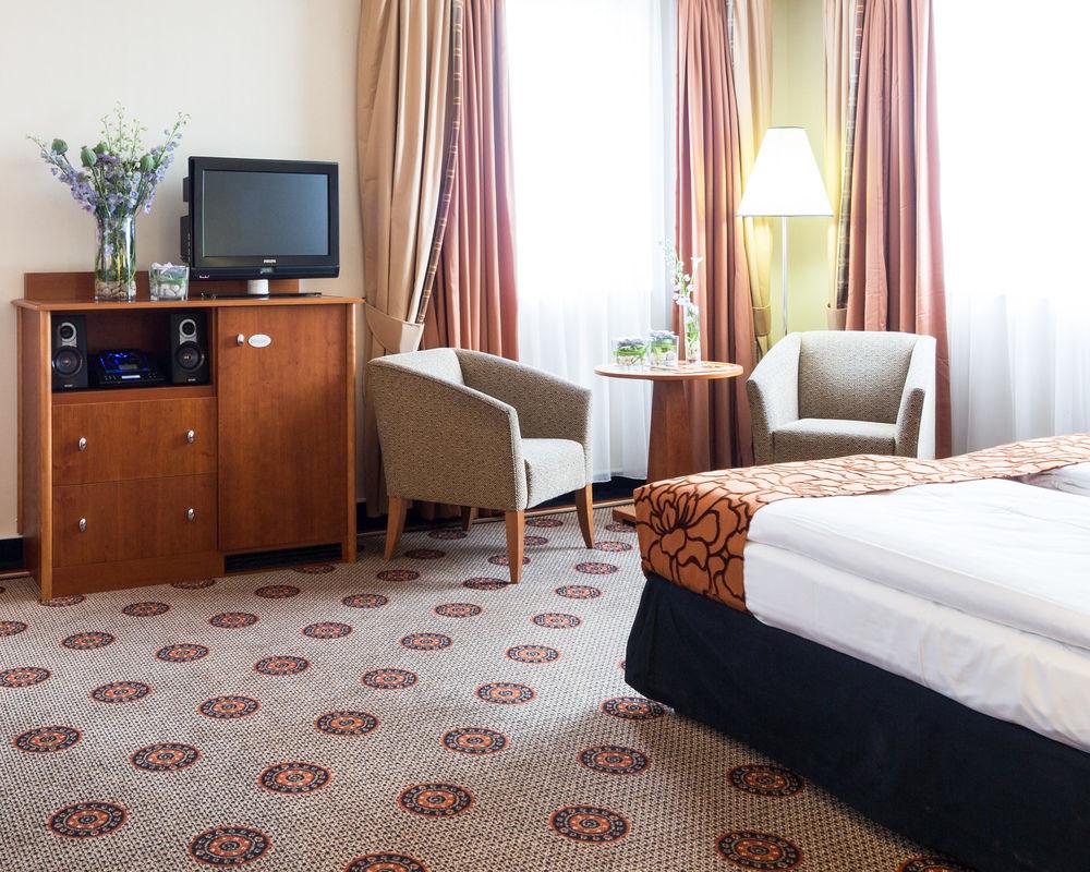 Crowne Plaza Hamburg-city Alster By Ihg Hotel 4*