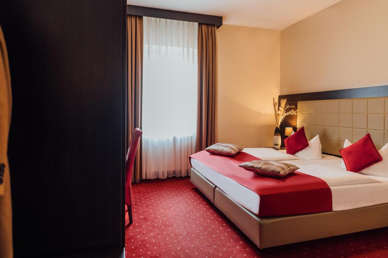 Savoy Hotel 3*