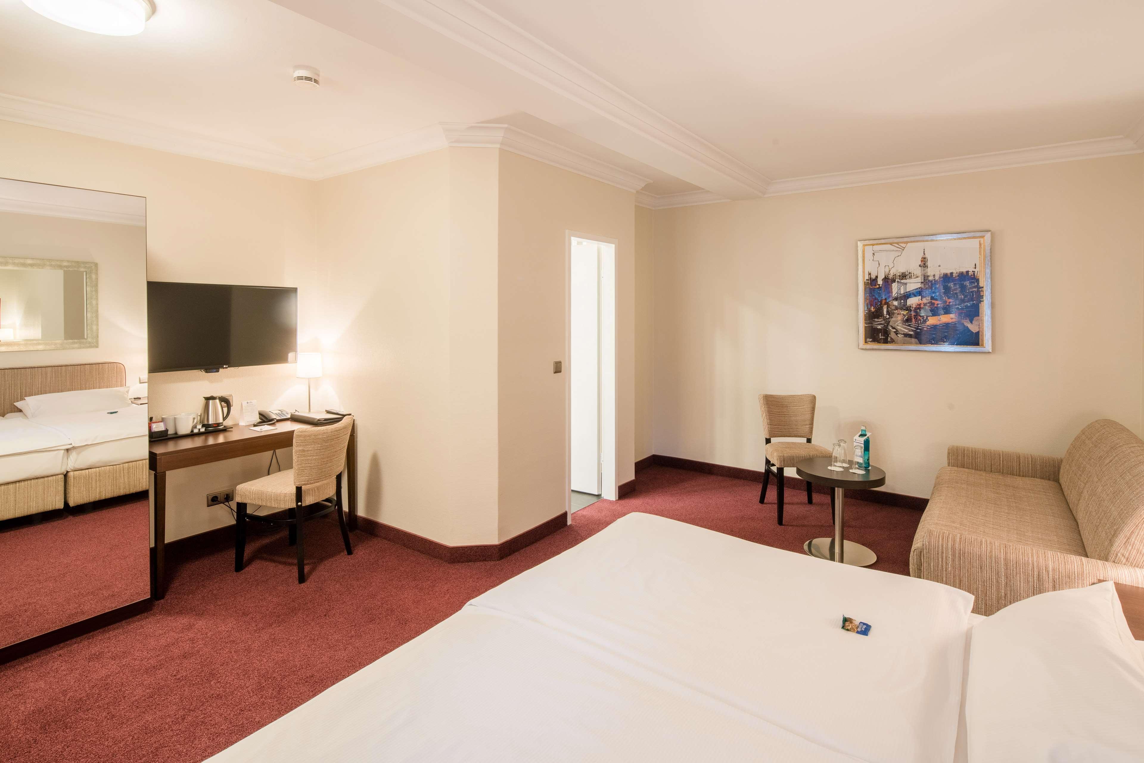 Western International Hotel