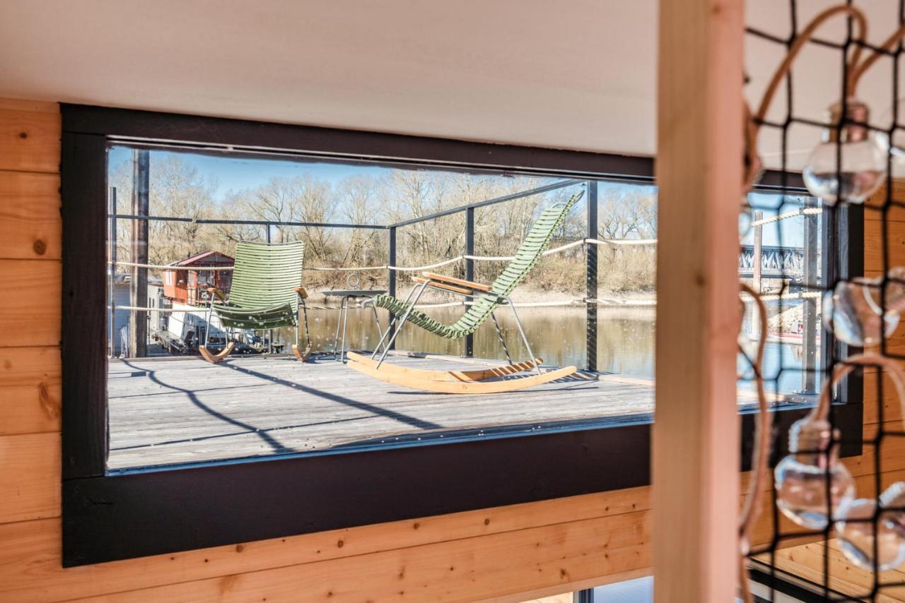Wunderschoenes Hausboot Agathe *