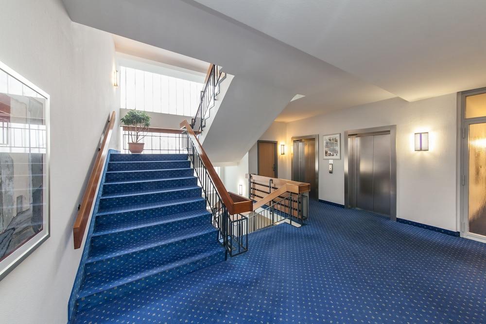 Novum Ambassador Hotel 3*