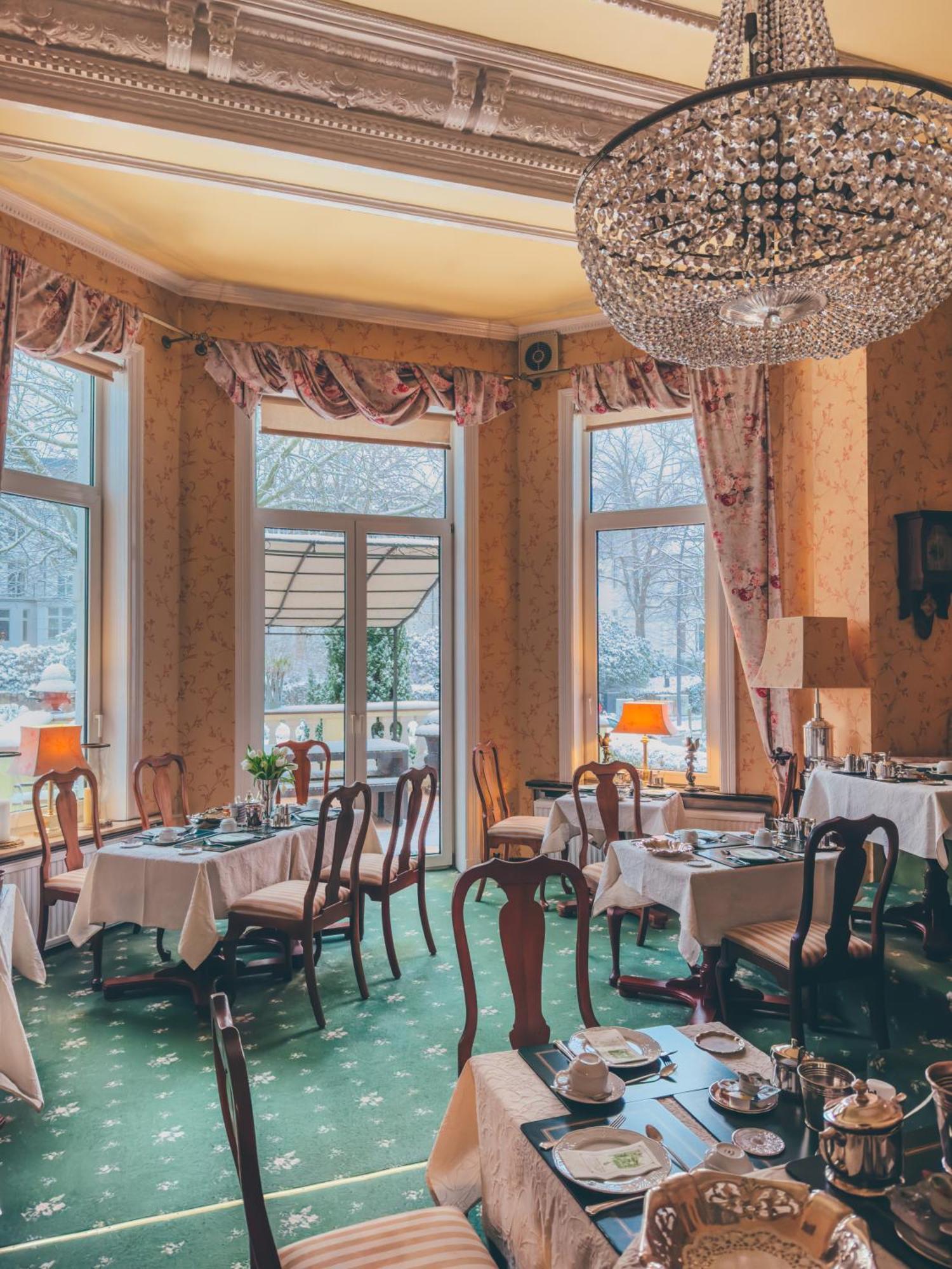 Mittelweg Hotel 3*