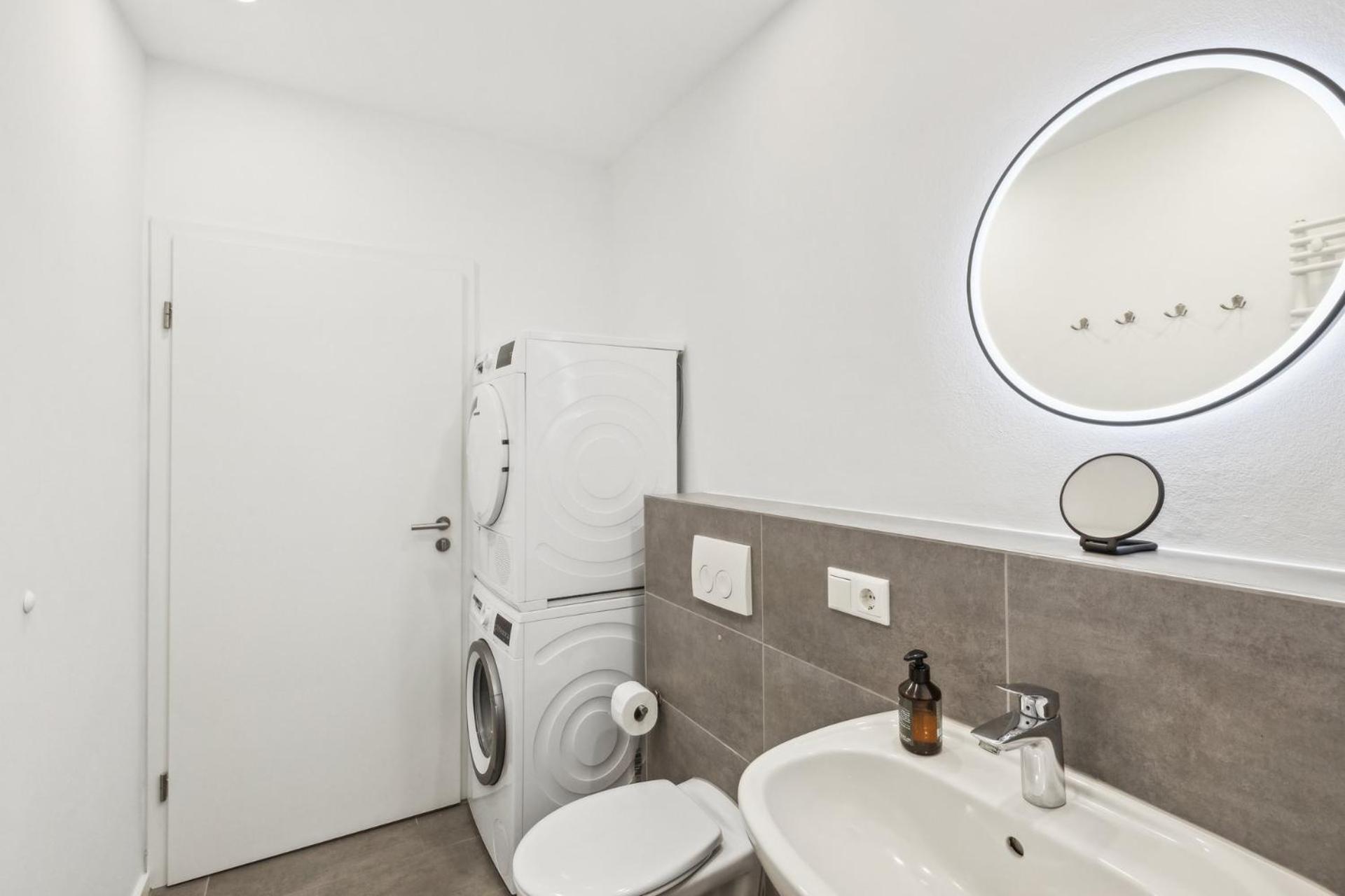 Kranich Mit 3 Zimmern, Infrastrukturlage Hh Langenhorn, Naehe Airport, Boxspringbetten Und Arbeitsplaetzen Mit Glasfaser Wlan Hamburg