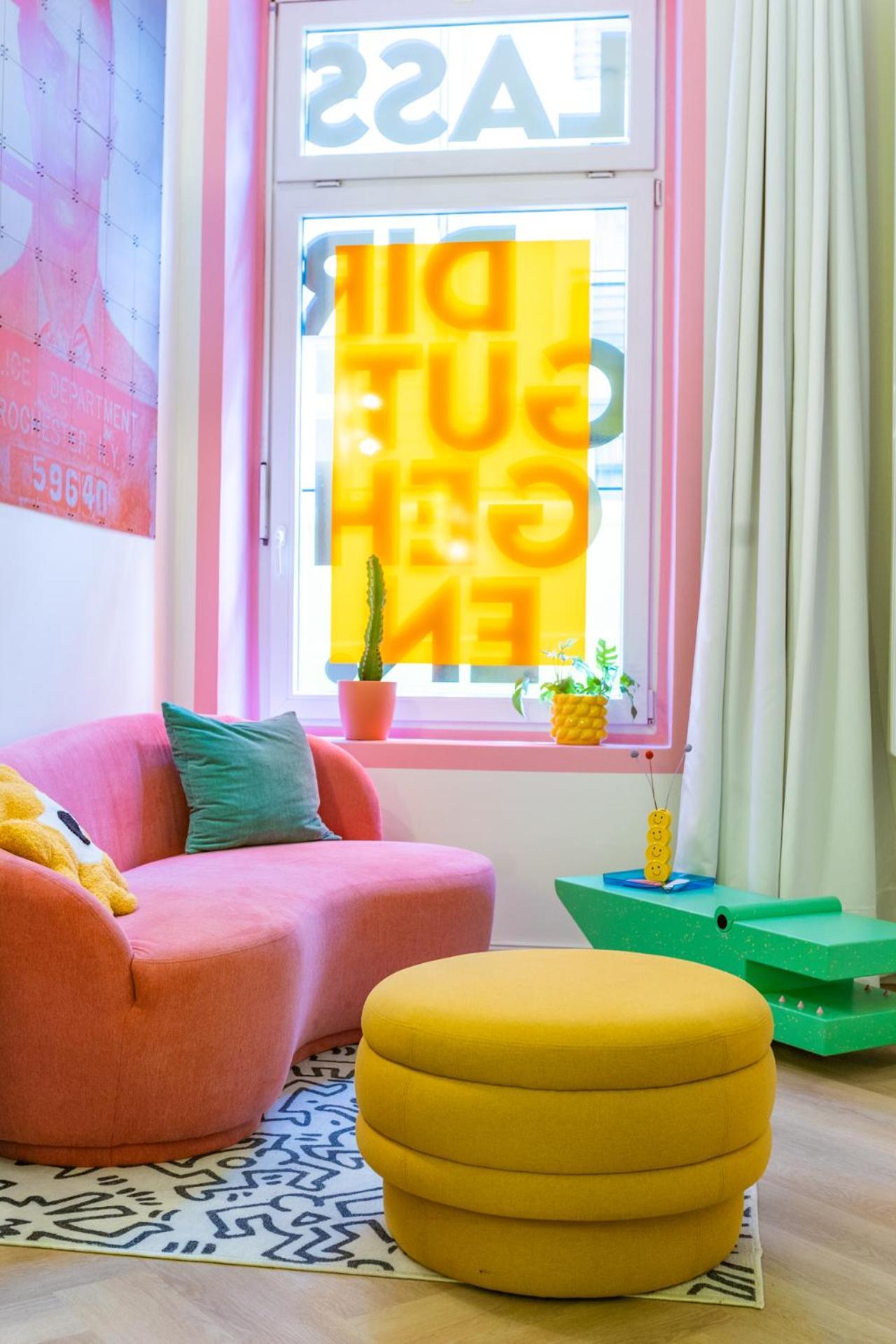 Retropop Design , Designerzimmer Fuer Je 2 Personen, Lage, Wifi Aparthotel Hamburg