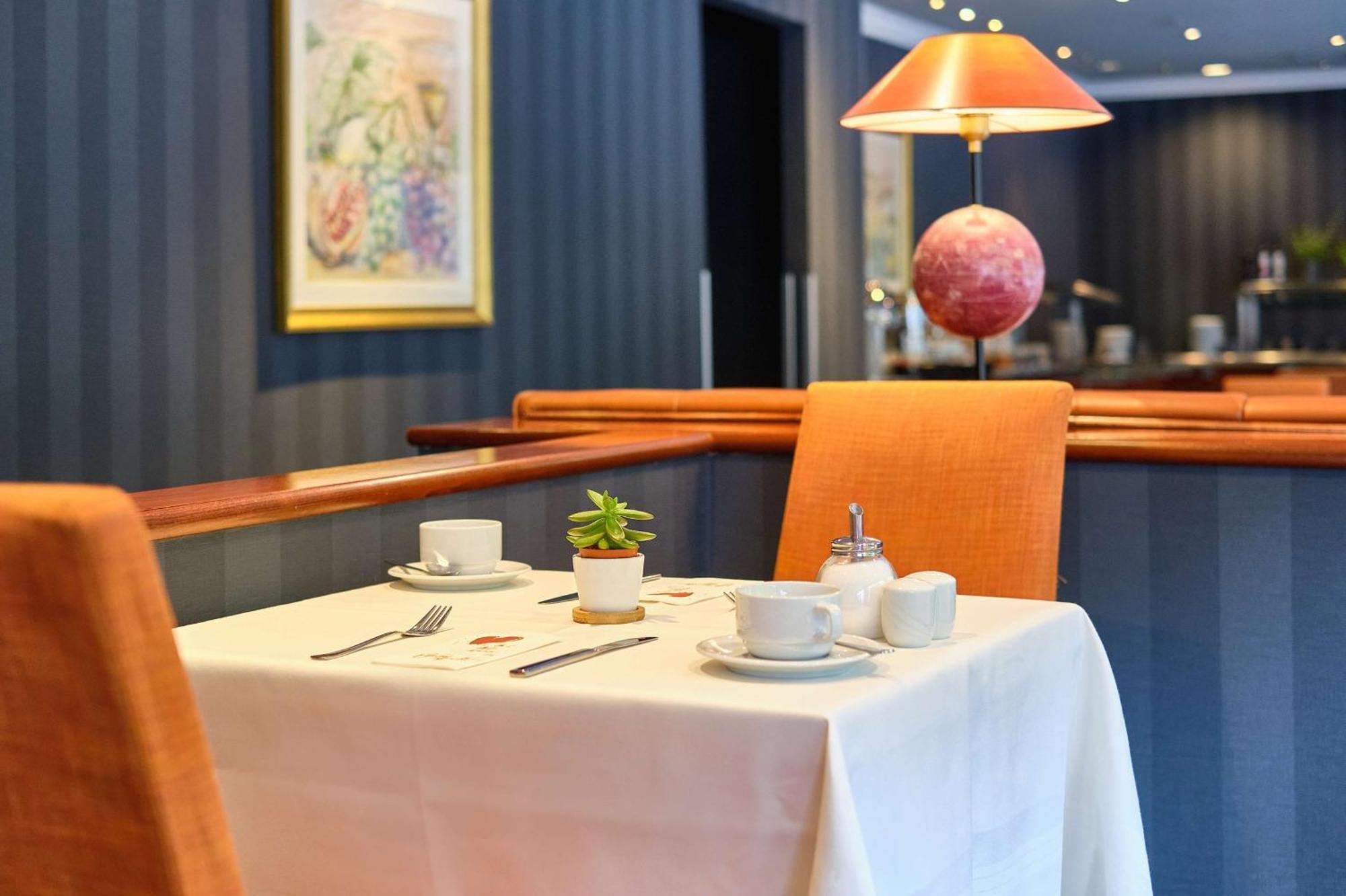 Western International Hotel 3*