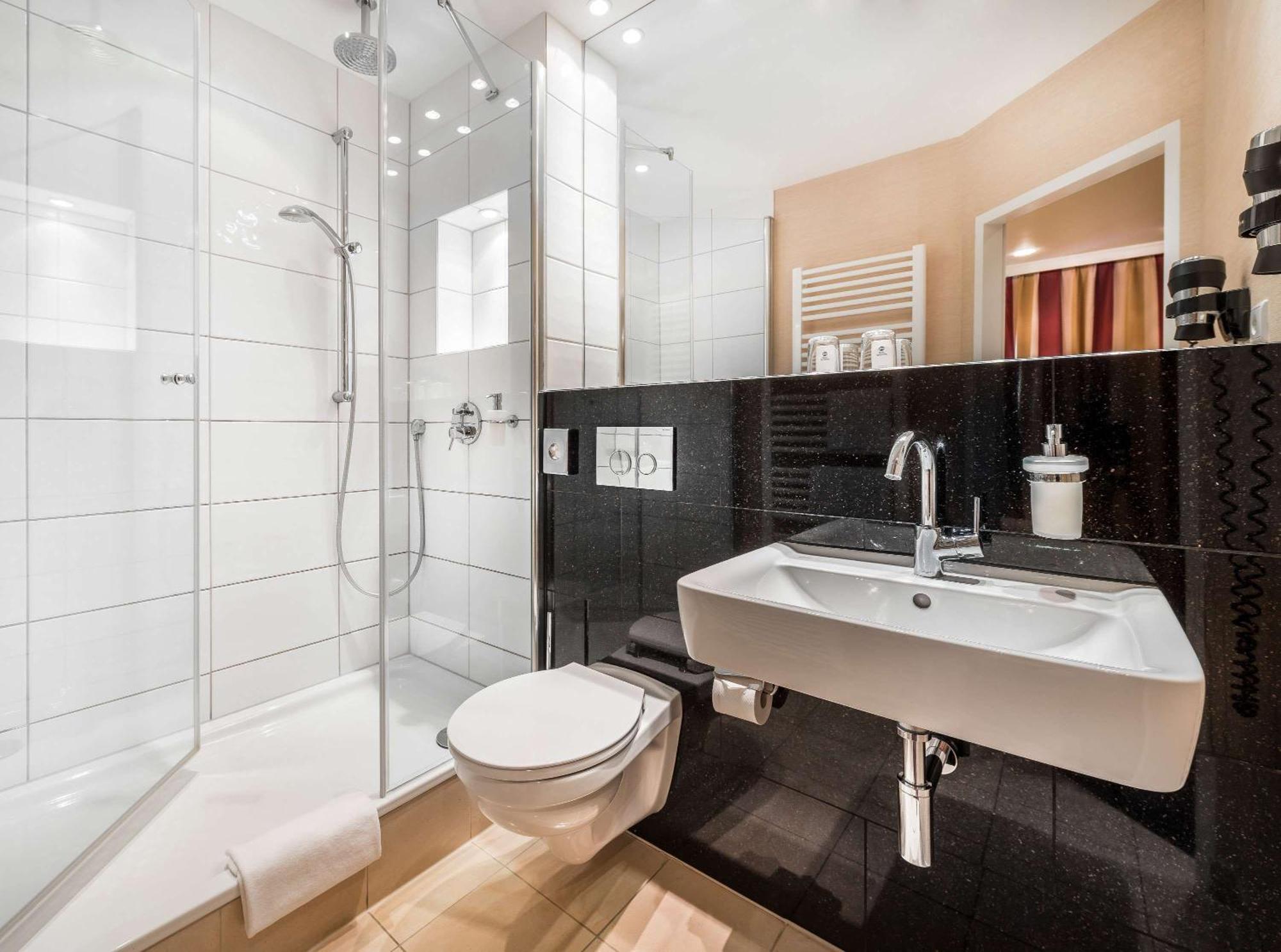 Western Raphael Altona Hotel 3*