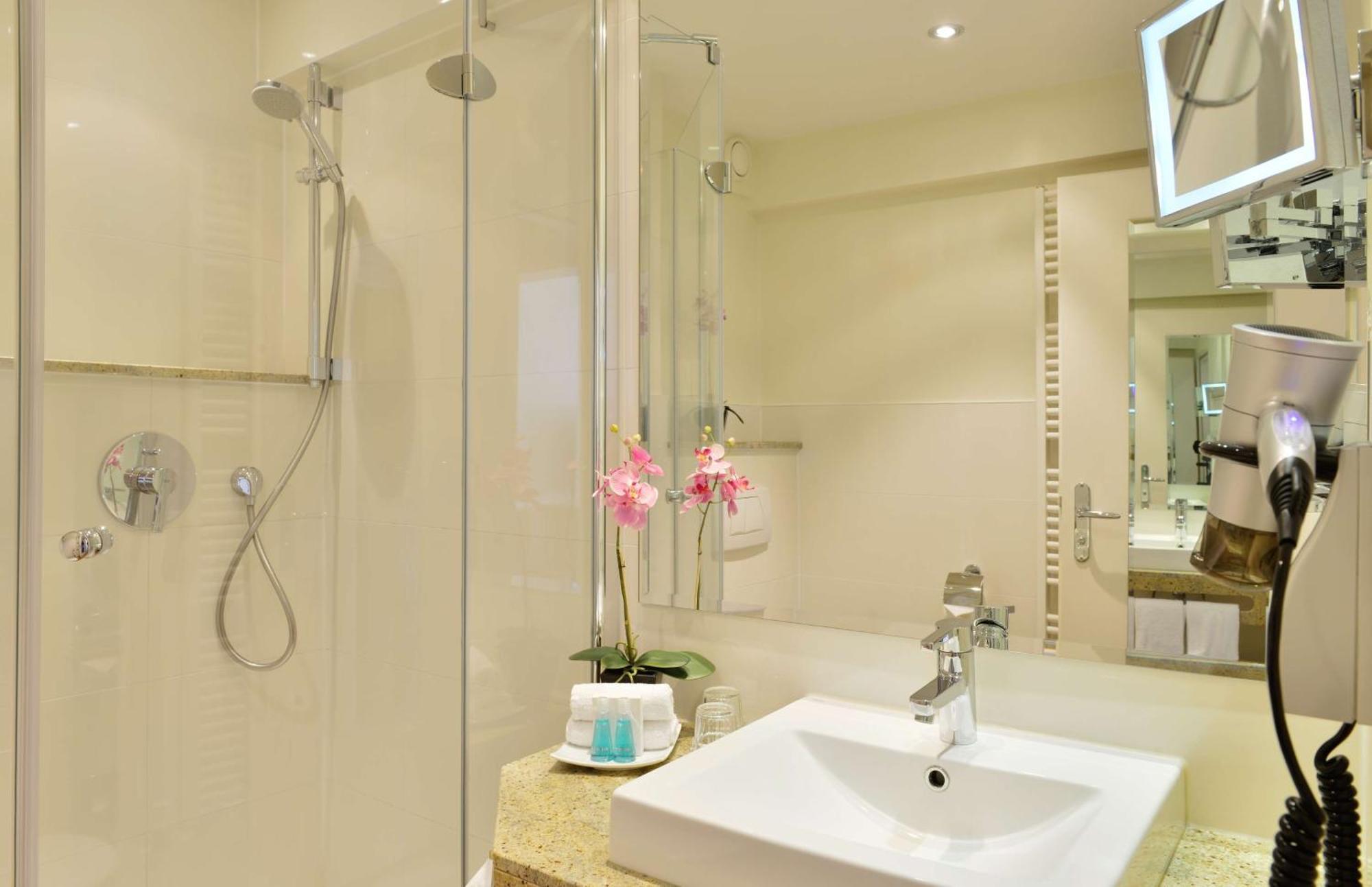 Hotel Western Premier Alsterkrug 4*