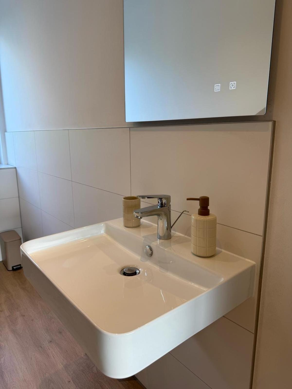 Apartment 3-zimmer-wohnung In Am Flughafen