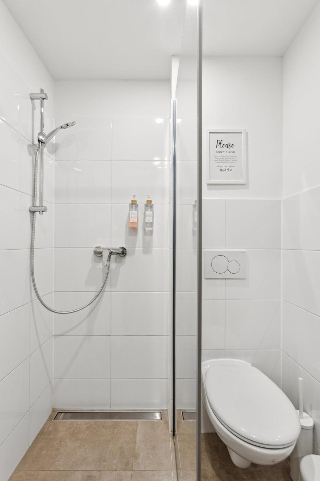Gemuetliches 2 Ambient Mit Queensize-bett , Etagenbett& Schlafsofa In Alsternaehe * Hamburg