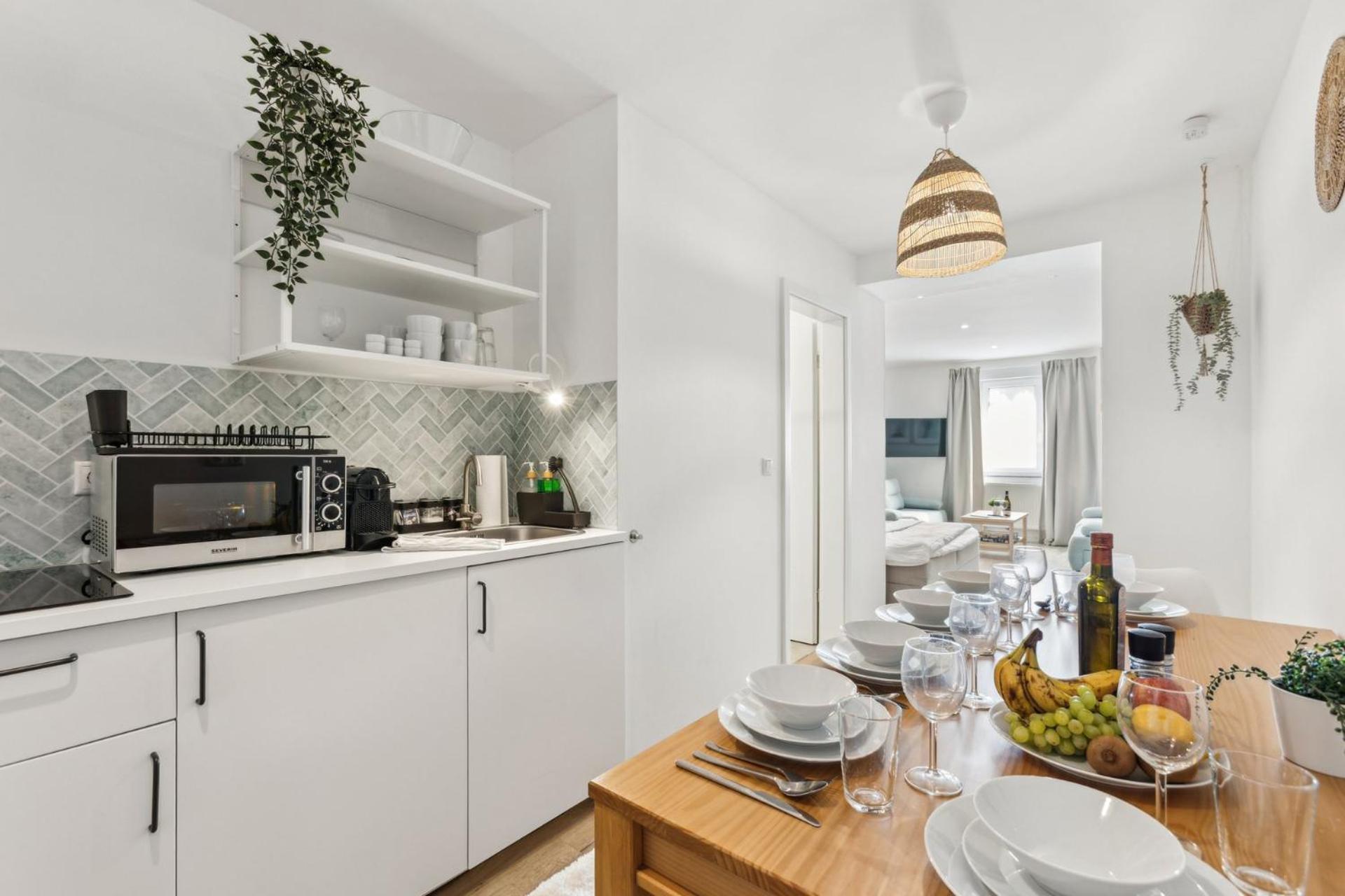Gemuetliches 2 Ambient Mit Queensize-bett , Etagenbett& Schlafsofa In Alsternaehe Apartment *