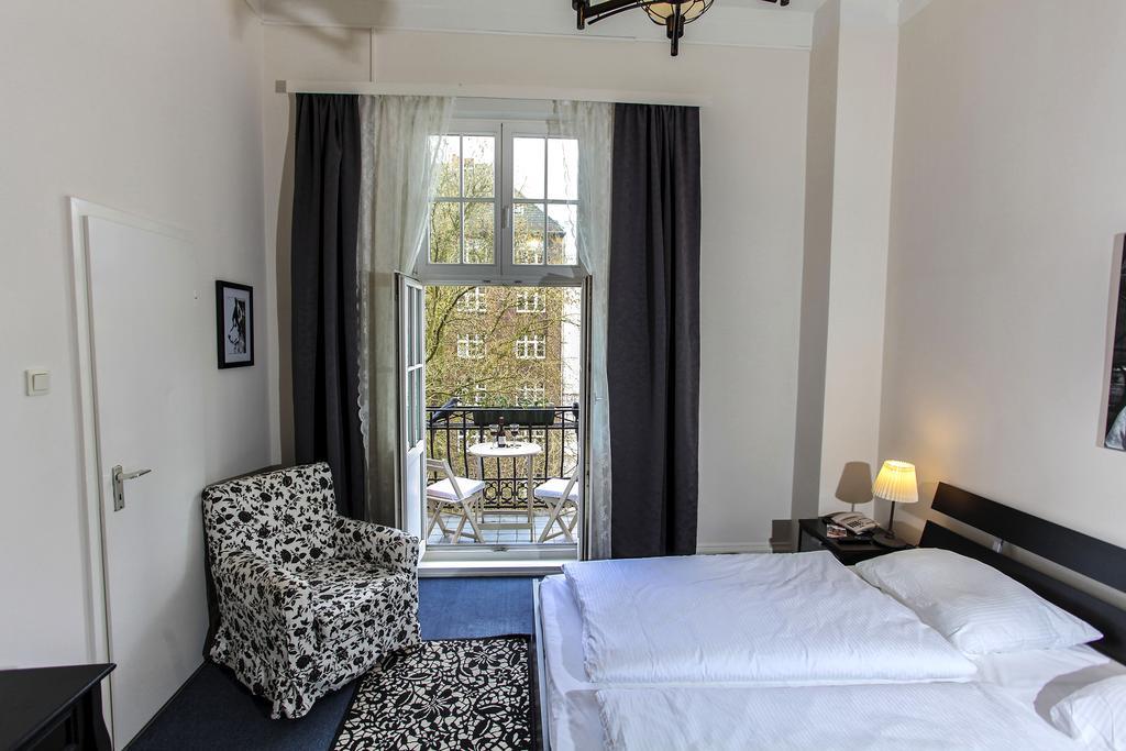 Hotel Fresena Im Dammtorpalais 3*