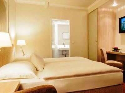 Western International Hotel 3*