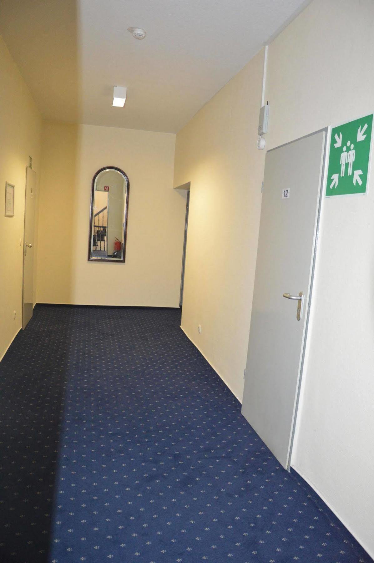 Centrum Commerz Am Bahnhof Altona Hotel
