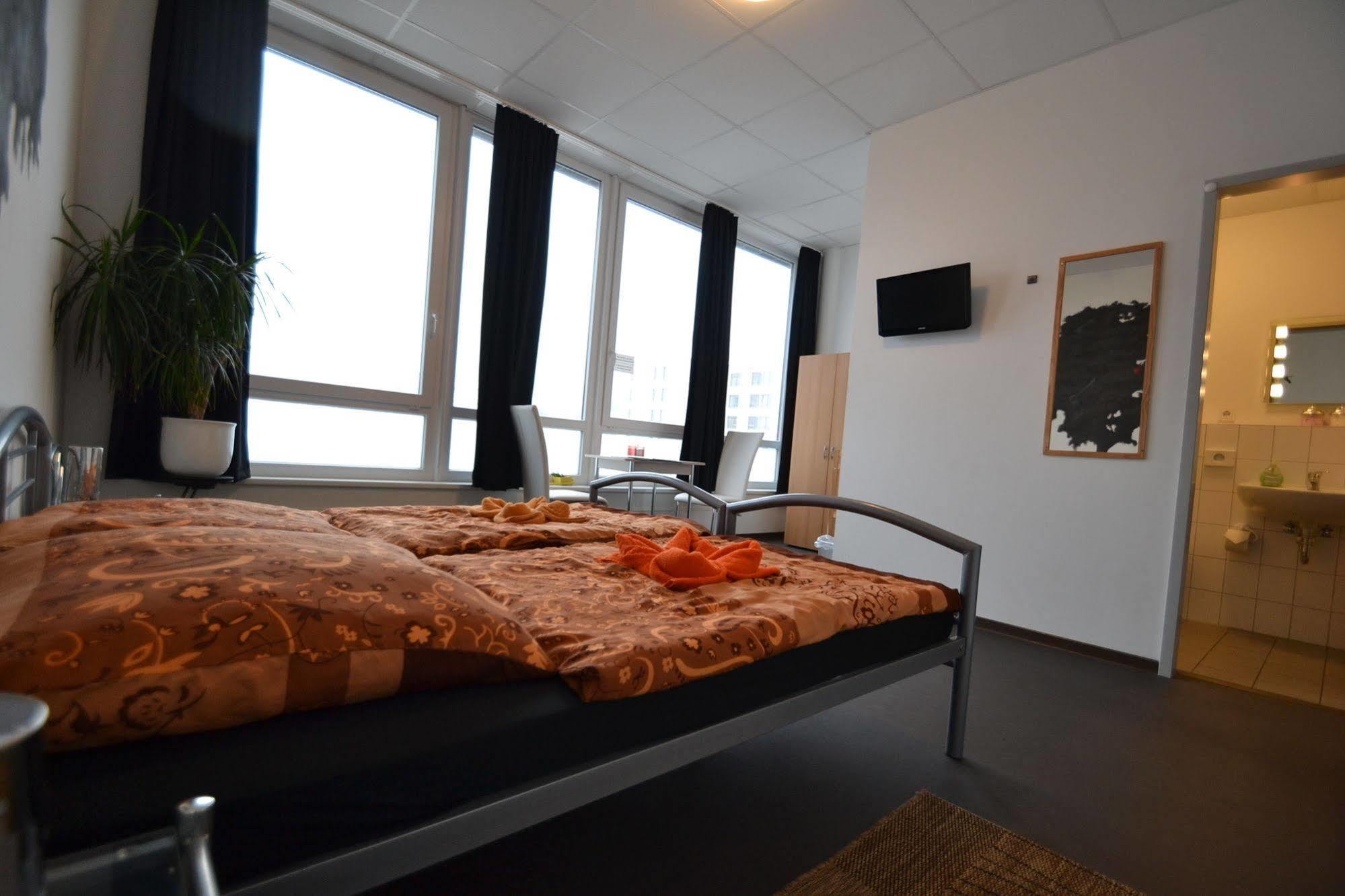Arena & Monteurzimmer Albergue