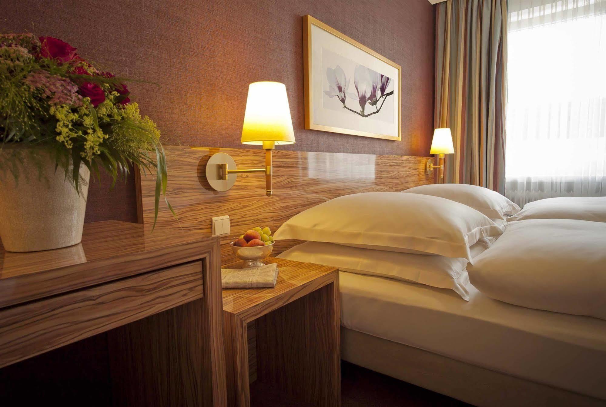 Hotel Western Raphael Altona 3*