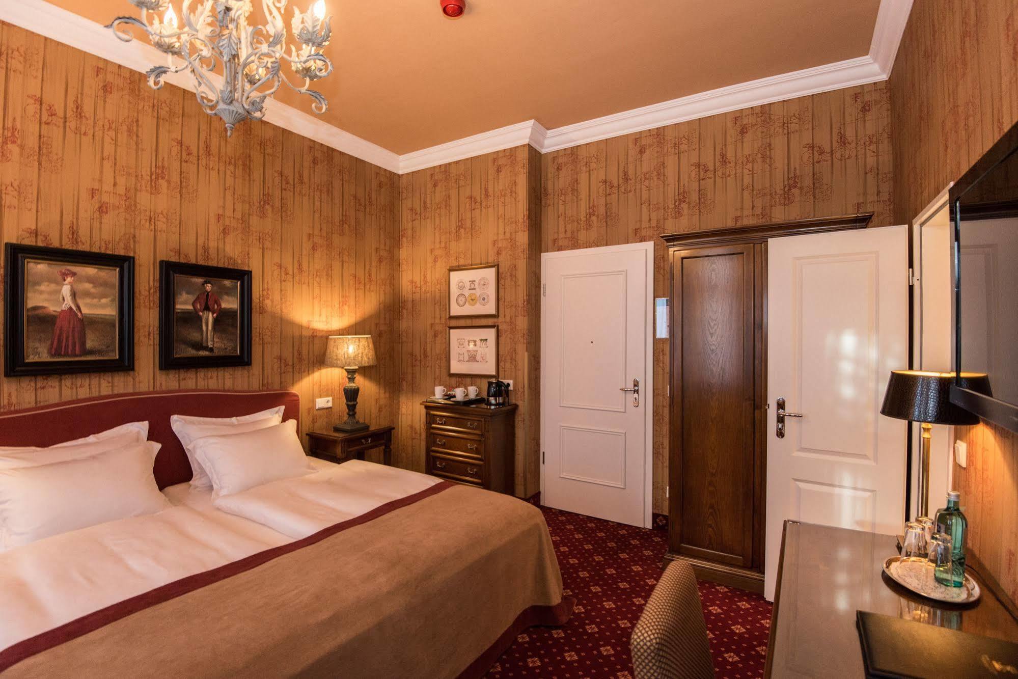 Hotel House