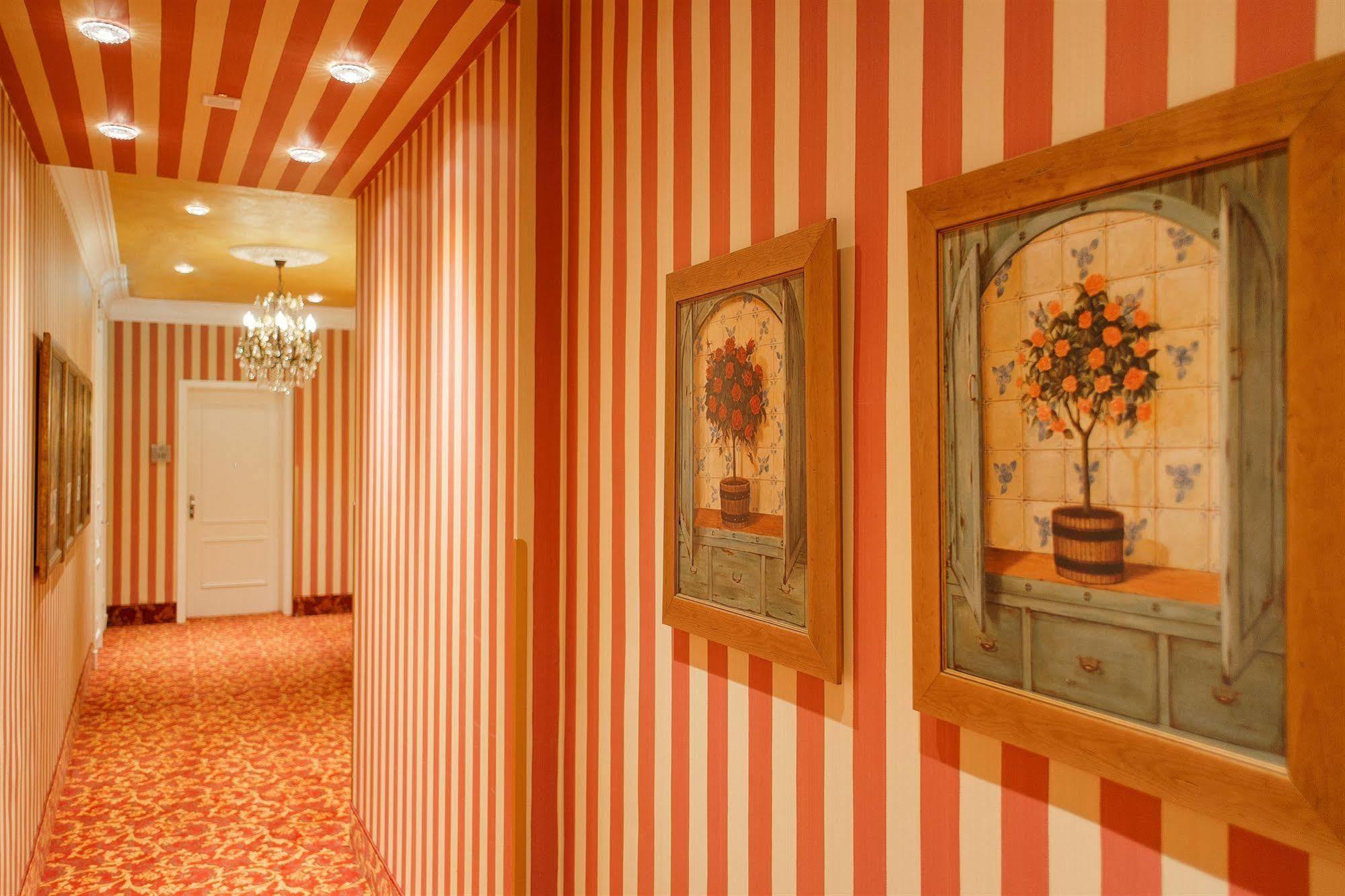 House Hotel 4*