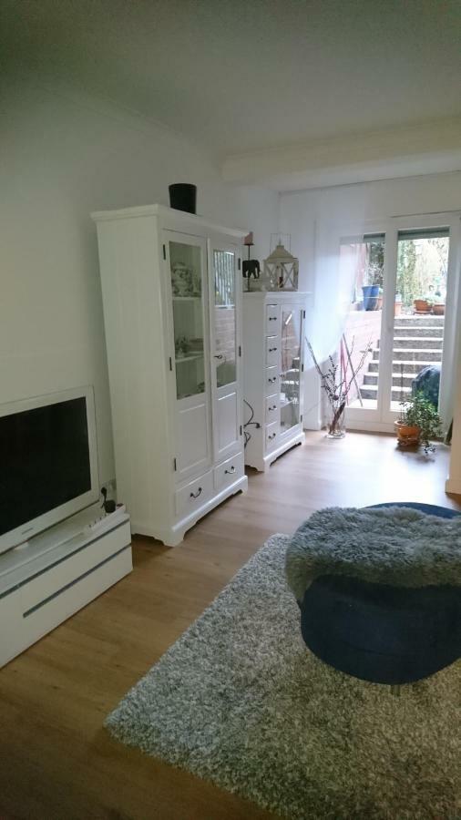Studio Hamburg, Homestay *