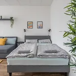 Spacious Apartment In Hamburg For 12