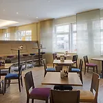 Premier Inn Hamburg City Alster