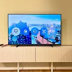 Apartment Kranich Mit 3 Zimmern, Top Infrastrukturlage Hh Langenhorn, Naehe Airport, Boxspringbetten Und Arbeitsplaetzen Mit Glasfaser Wlan