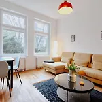 Stilvolle Und Zentrale Wohnung