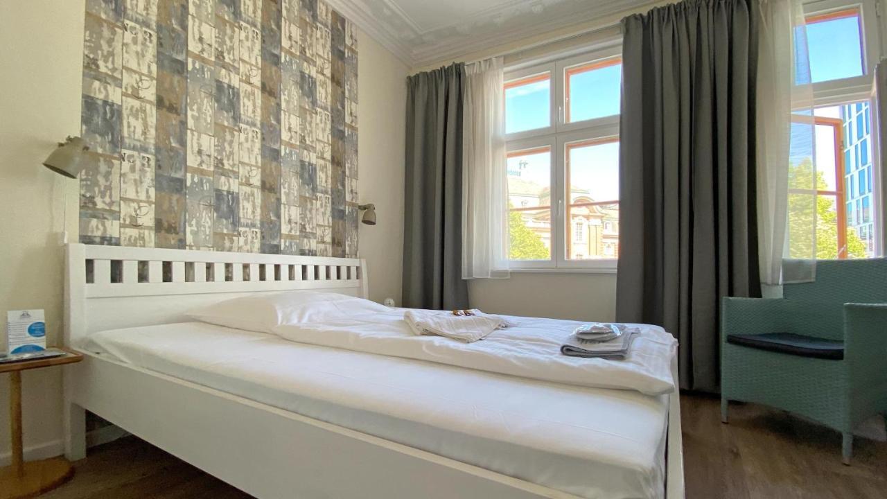 Frauenhotel Hanseatin - Women Only Hotel Hamburg