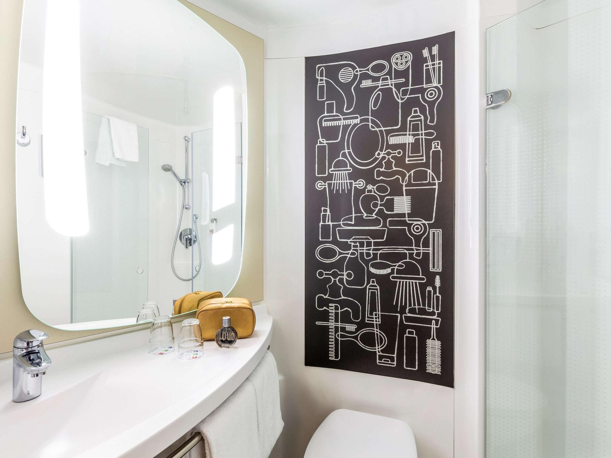 Ibis St. Pauli Messe Hotel 3*