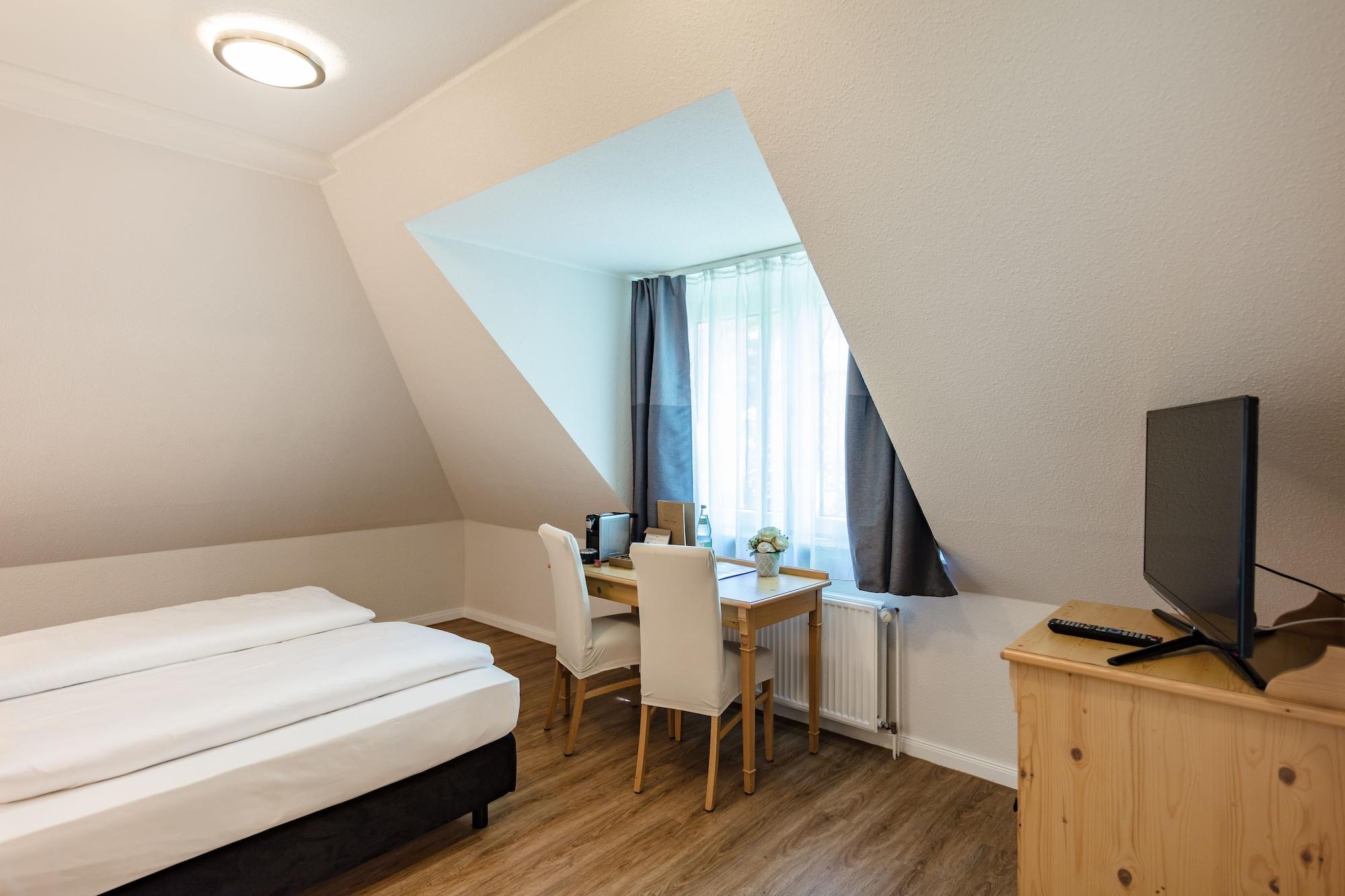 Zum Zeppelin Hotel 3*