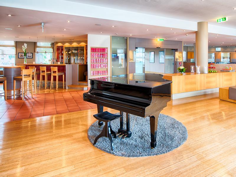 Hotel Leonardo Airport 4*