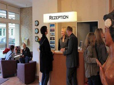 Hotel Elbbruecken Hamburg