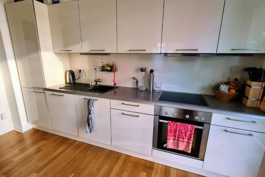 Kinderfreundliche Neubauwohnung Am Hagenbecks Tierpark Mit Balkon Und Spielplatz *