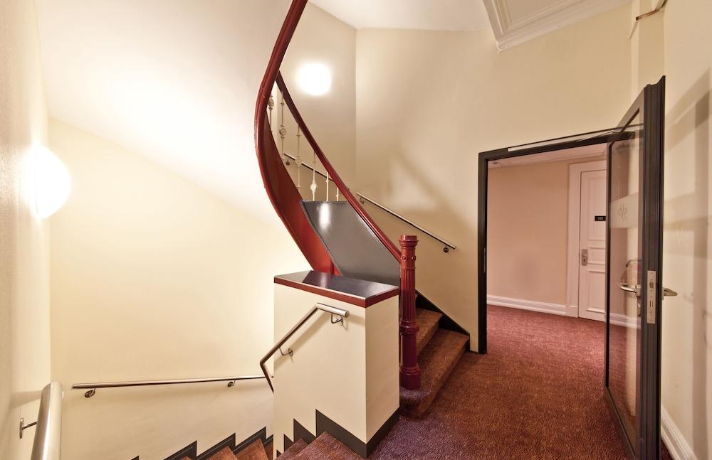 Hotel Novum Alster St. Georg 3*