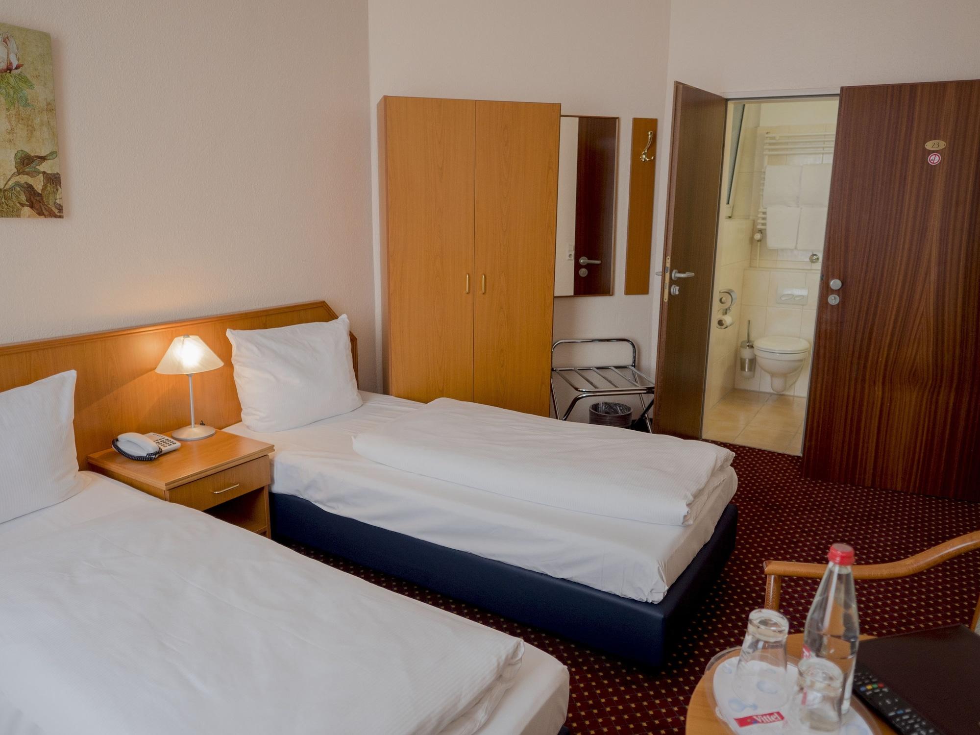 Lumen Am Hauptbahnhof Hotel 3*