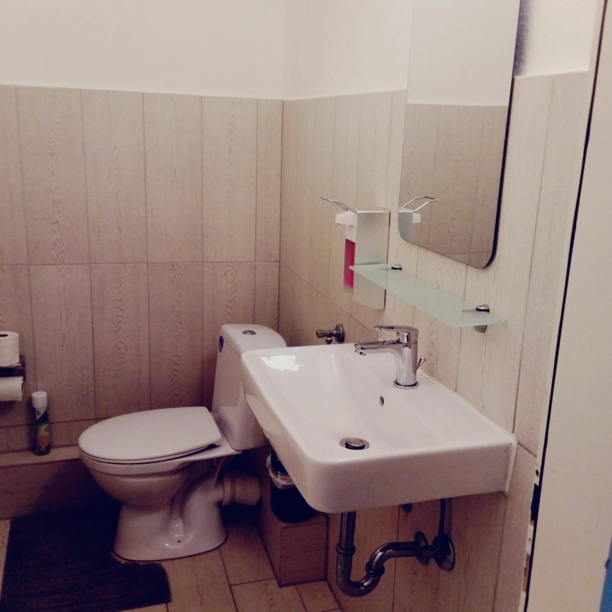 Monteurzimmer In West Bei Hansezimmer Hostel *