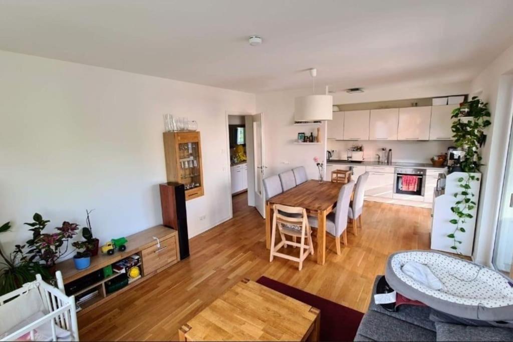 Apartment Kinderfreundliche Neubauwohnung Am Hagenbecks Tierpark Mit Balkon Und Spielplatz