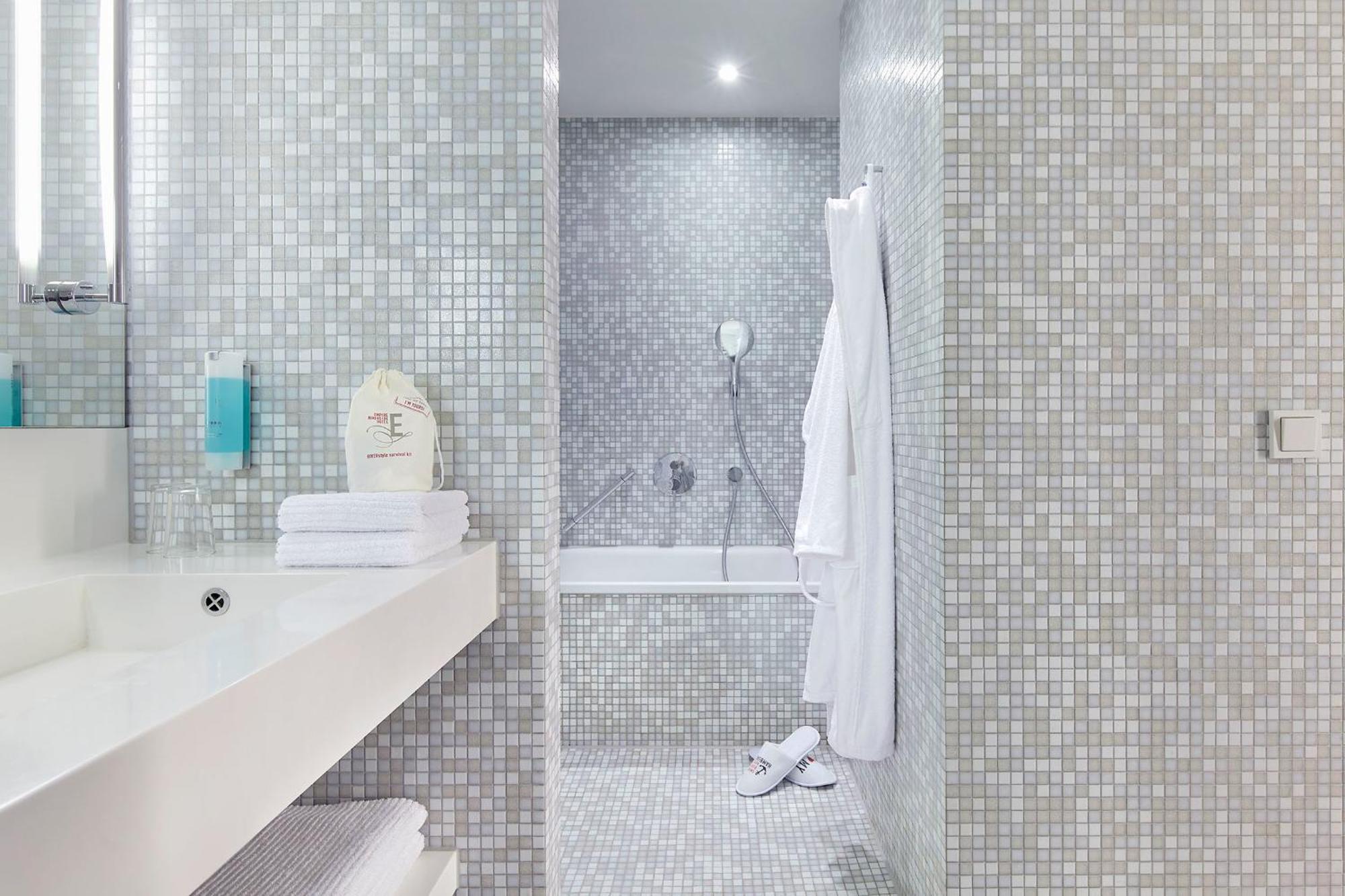 Hotel Empire Riverside 4*