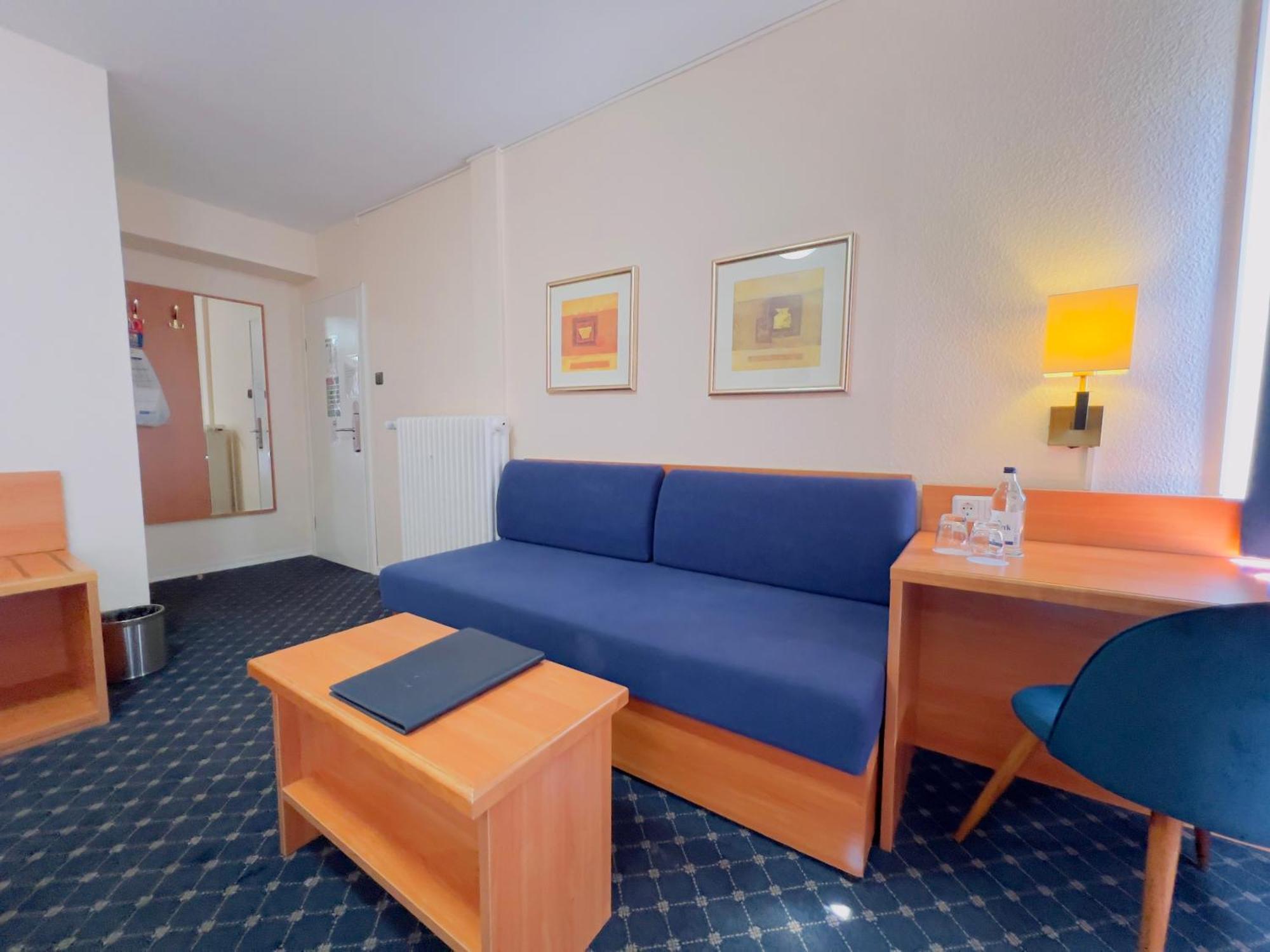 Hotel Elbbruecken Hamburg