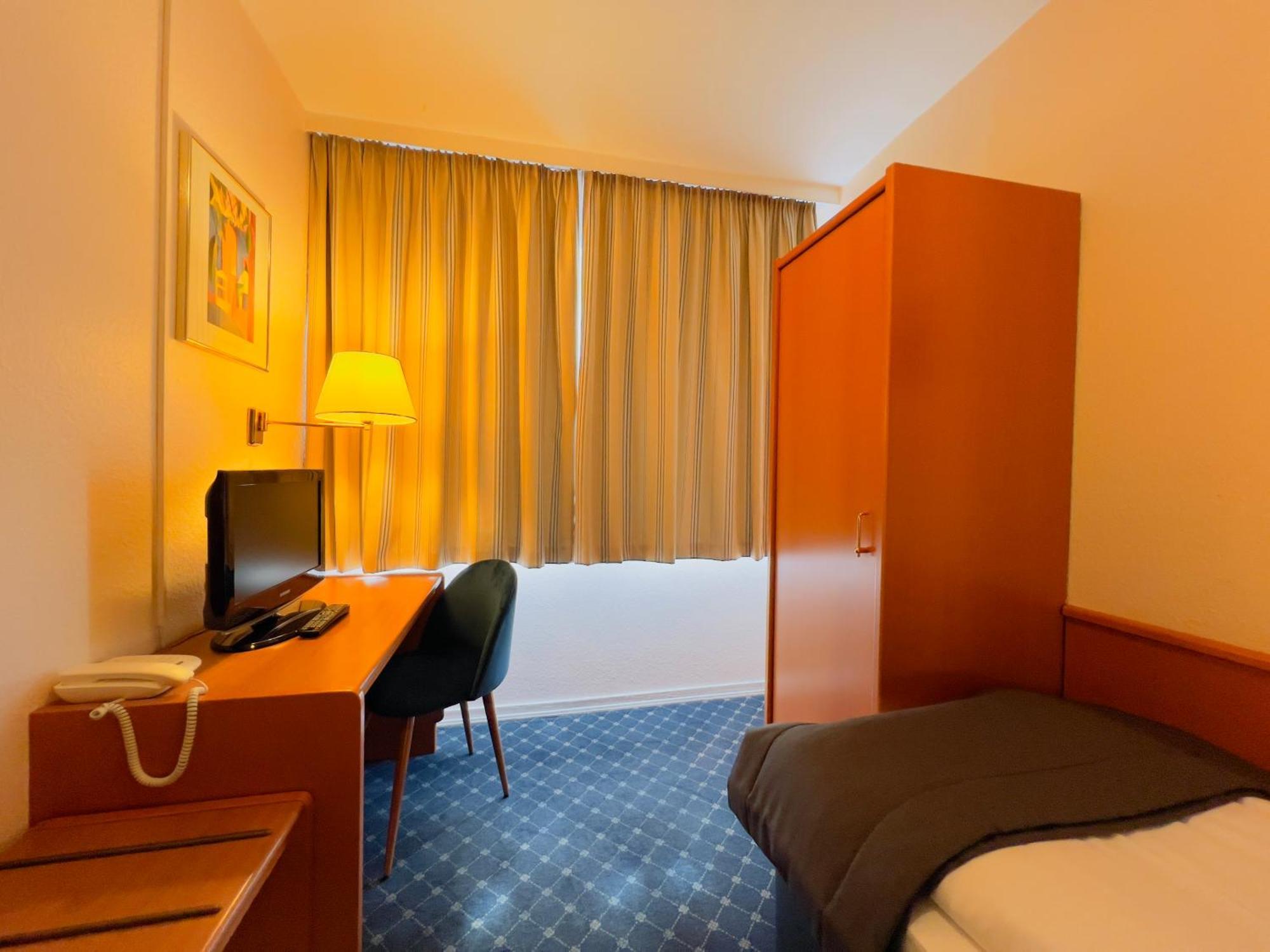 Elbbruecken Hotel Hamburg