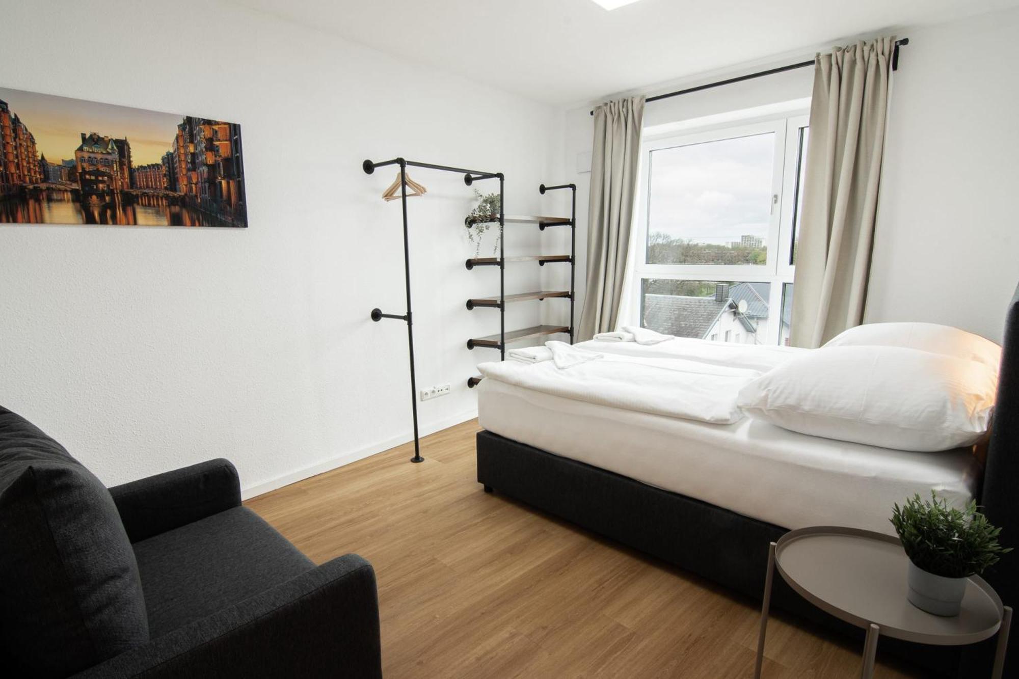 4 Bedrooms For Up To 12 Guests *