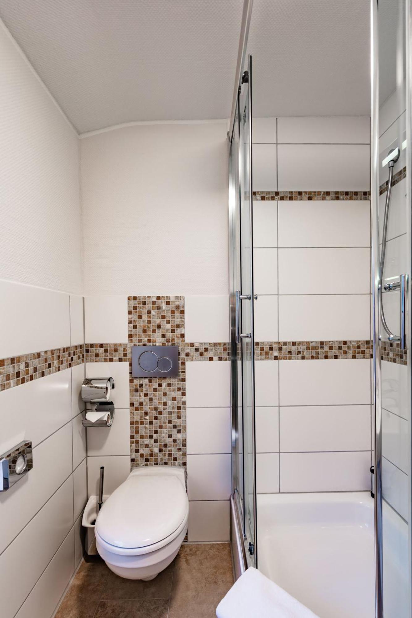 Zum Zeppelin Hotel 3*