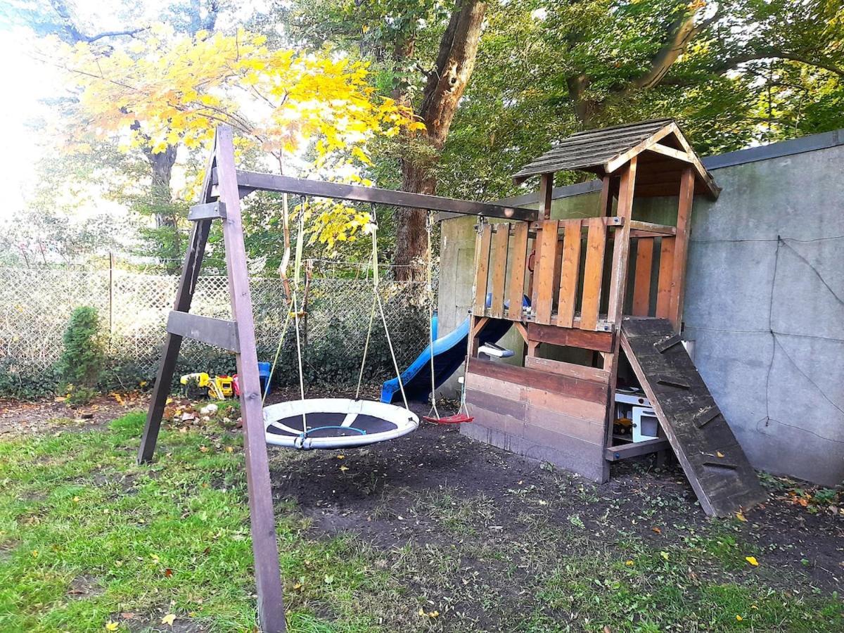 Private Cozy W Own Entrance, Spacious Bathroom, On-site Parking Apartment Hamburg